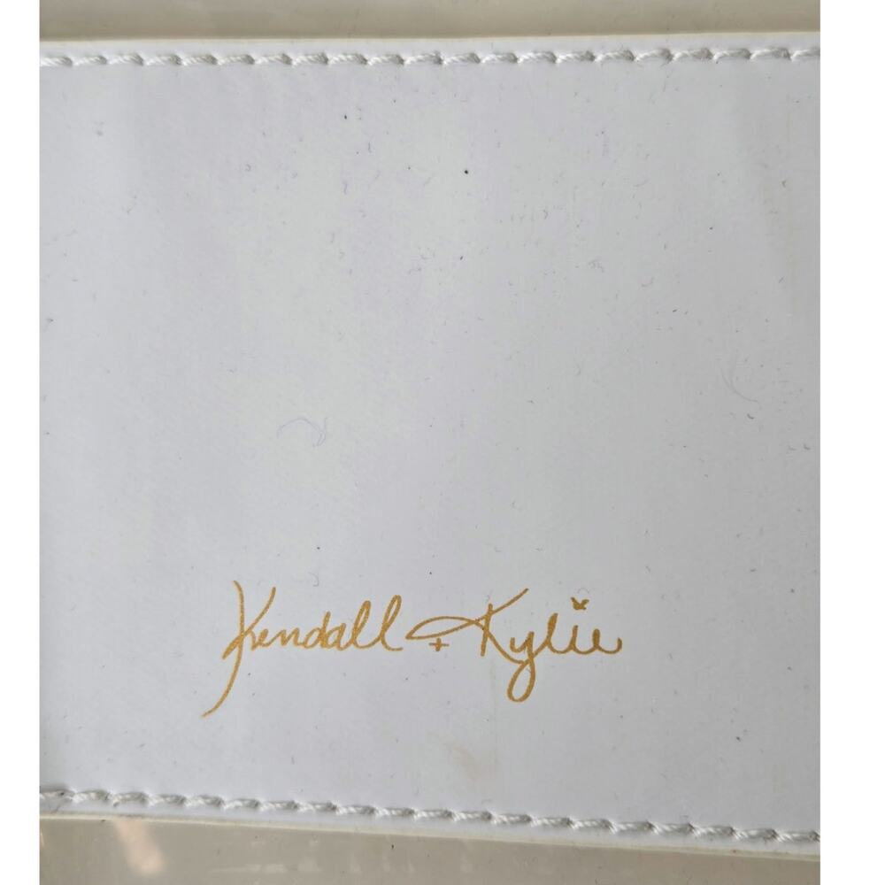 Kendall & Kylie NWT Cosmetics Makeup Travel Zip Pouch Creamy White - Picture 14 of 15